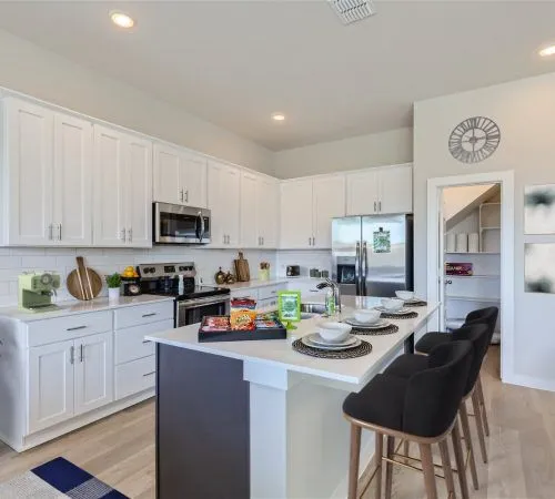 Property_47A4_7507_Escarpment_Dr_-_Web_Quality_-_009_-_10_Kitchen_15-03-24_10_46